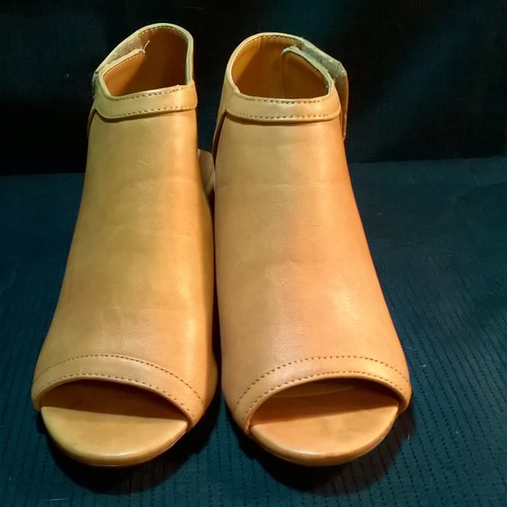 City Classified Tan Harlyn Cutout Peep Toe Bootie